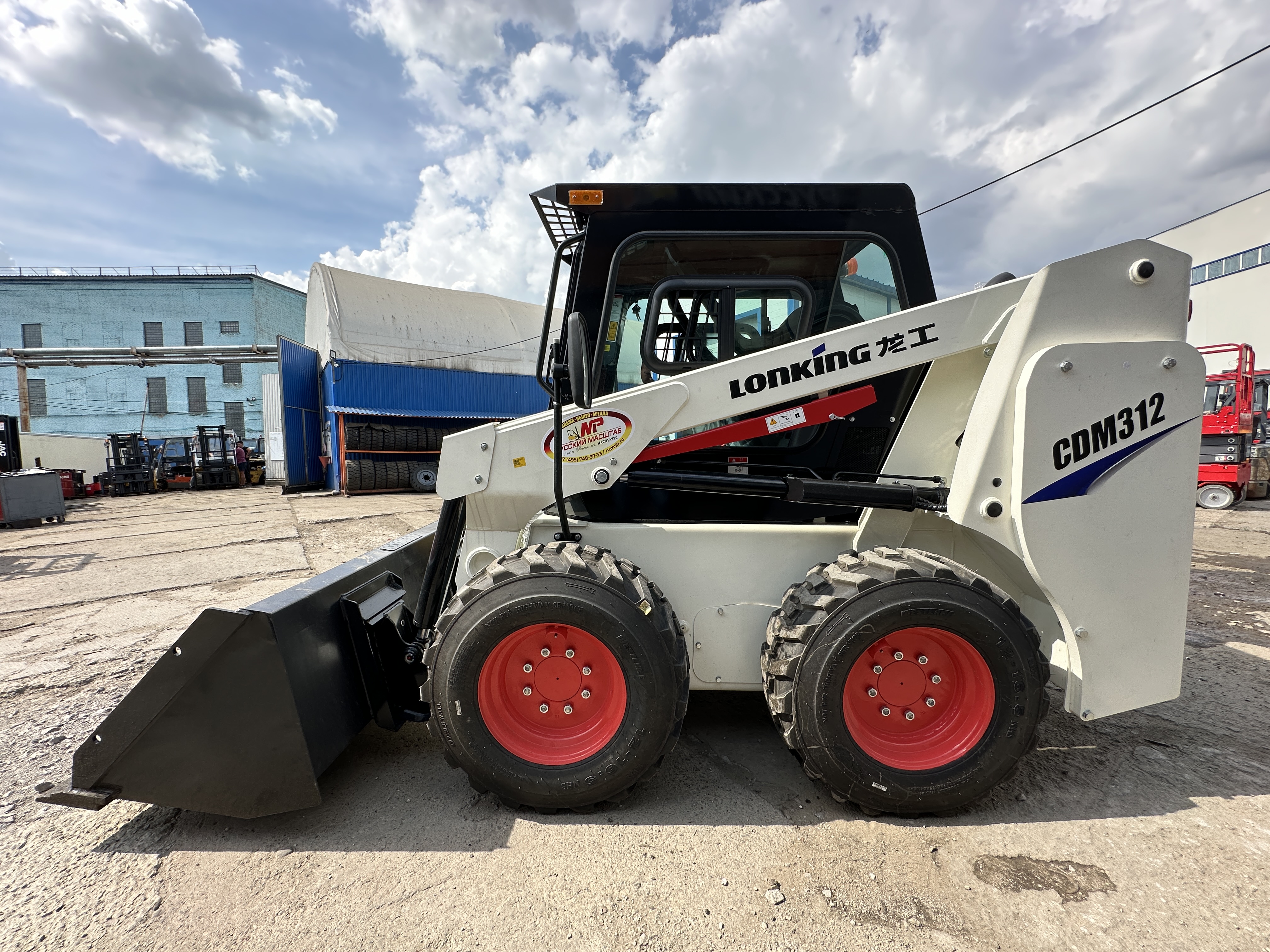 Мини-погрузчик Lonking CDM 312 KUBOTA