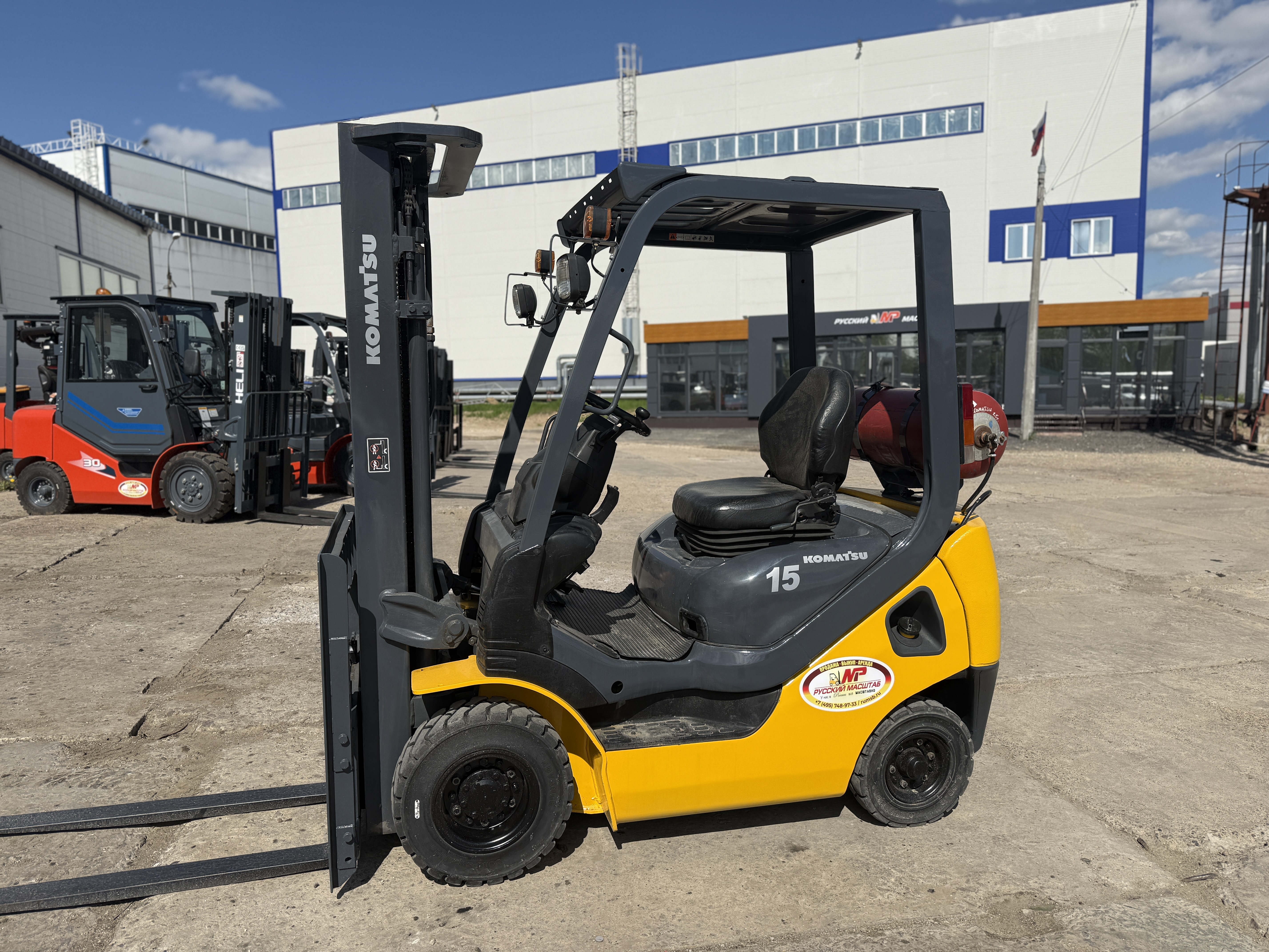 Бензиновый погрузчик Komatsu FG15T-21