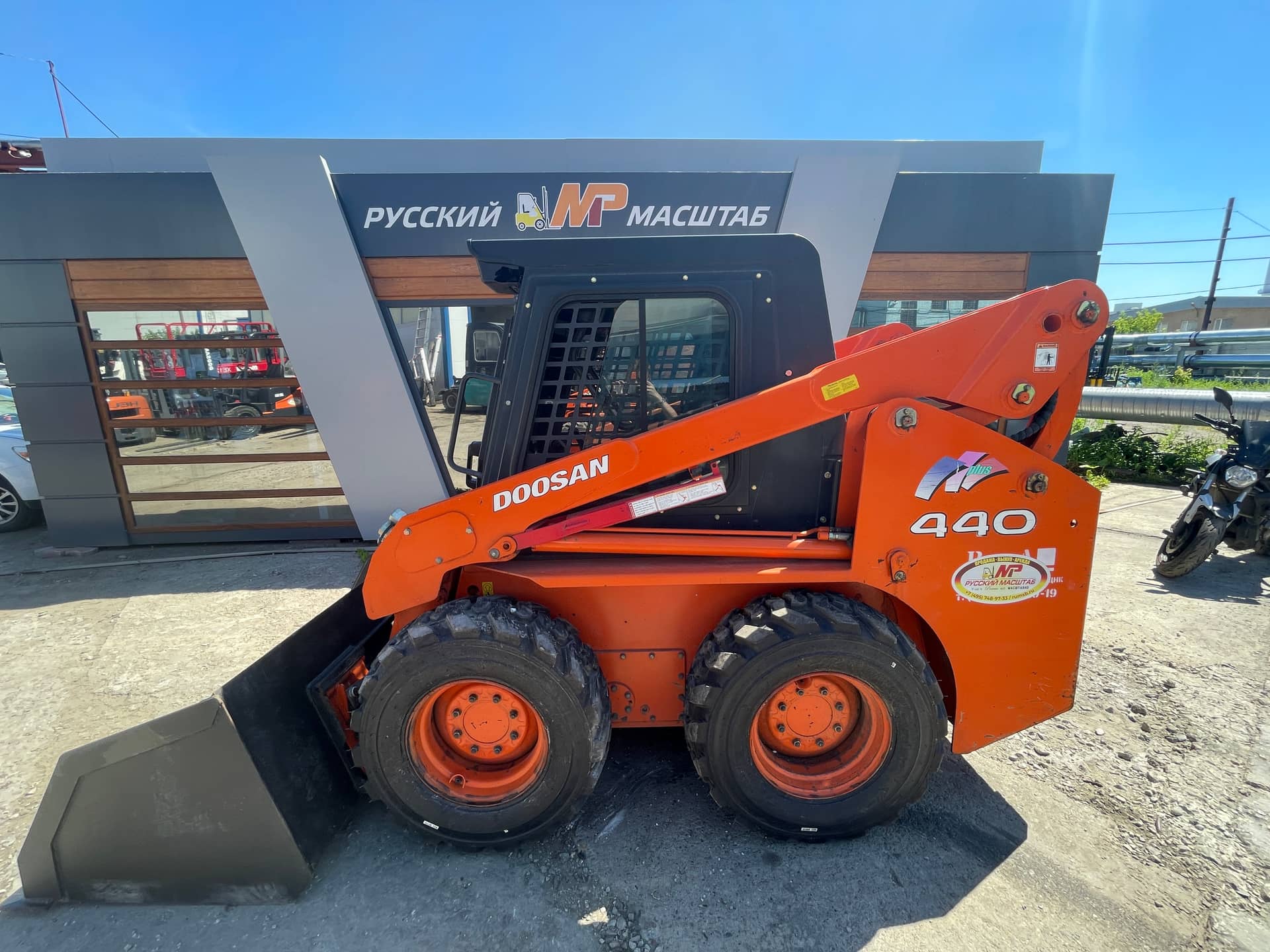 Мини-погрузчик doosan 440 plus