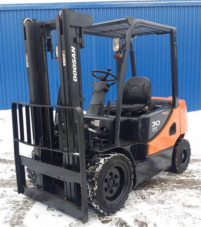 Вилочный погрузчик Doosan D30S-5