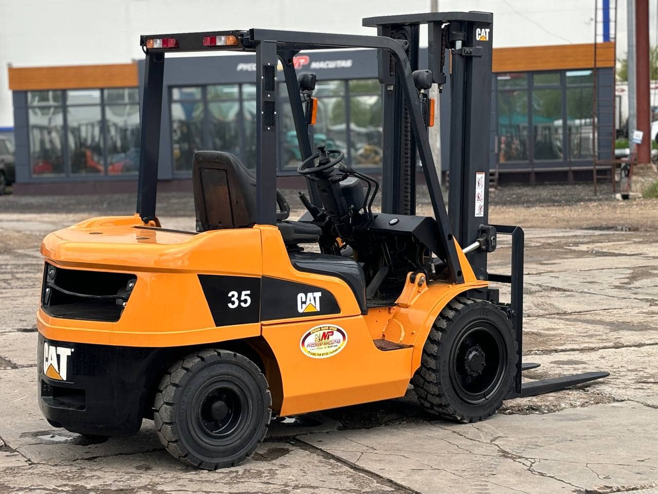 Вилочный бензиновый автопогрузчик caterpillar gp35nt