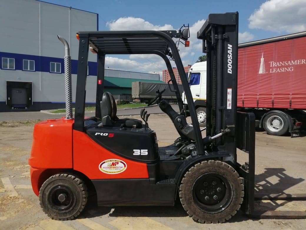 Дизельный погрузчик Doosan D35S-5